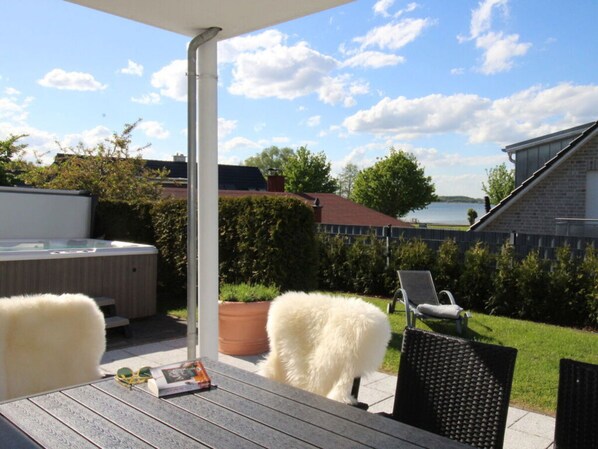 View from property - Casa Fortuna Modern Retreat (Goehren-Lebbin)