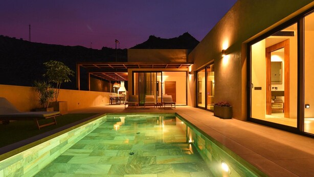 Rumah | Kolam renang | Kolam renang indoor dan kolam renang outdoor
