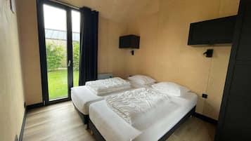 Nhà gỗ | 2 phòng ngủ, trang bị nội thất với thiết kế riêng biệt, bộ trải giường