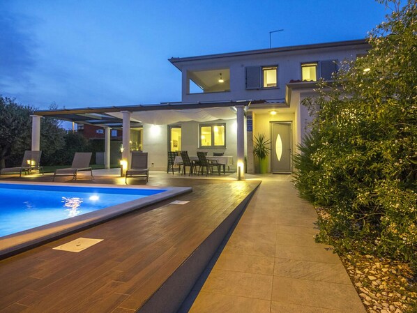 Outdoor pool - Villa Family Paris (Umag)
