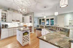 Maison, plusieurs lits, cuisine, vue jardin (2 Genoa Court) | Cuisine privée