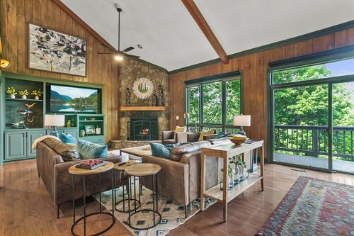 Mountain Laurel Lodge in Big Canoe with mountain views and game room!