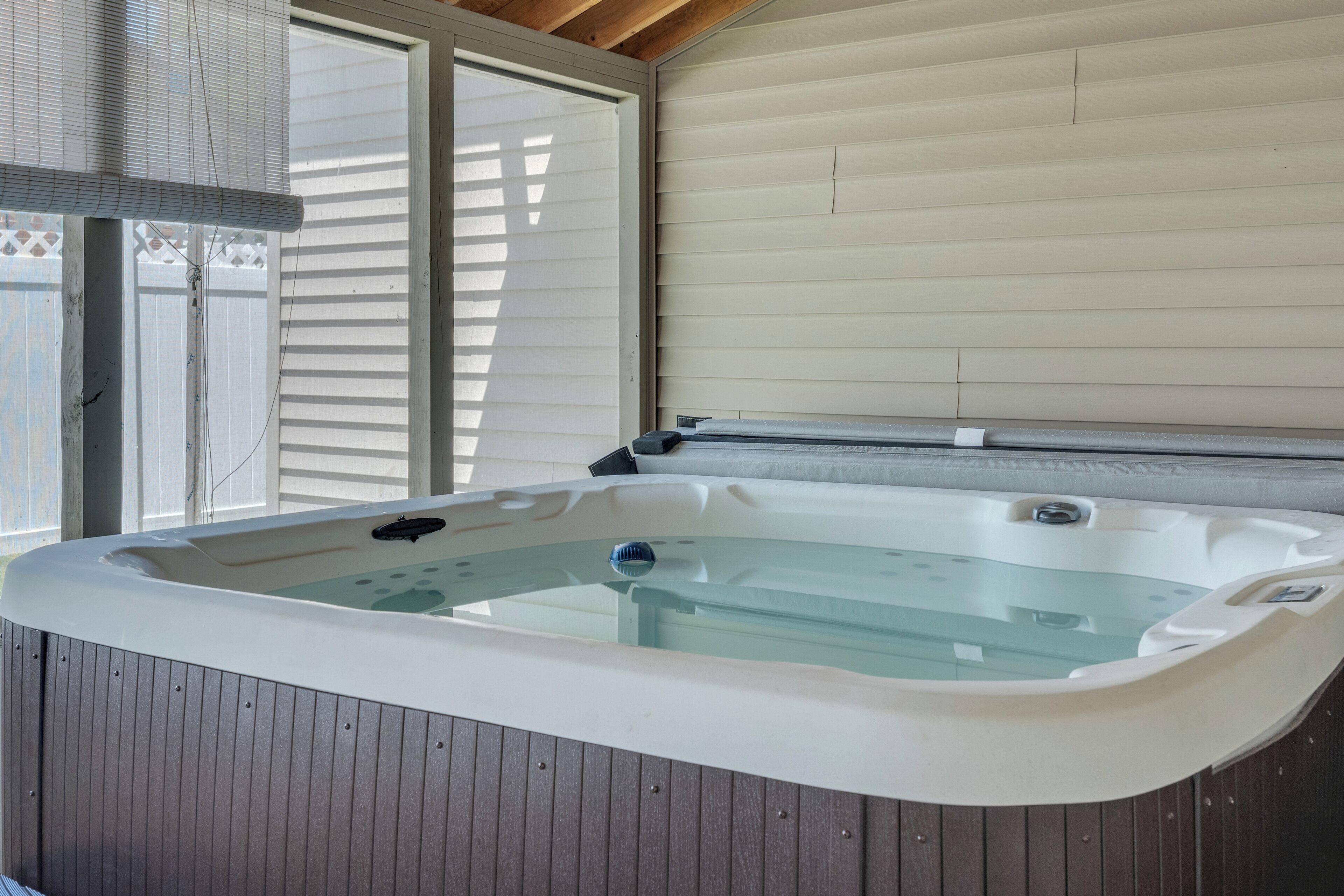 Indoor spa tub