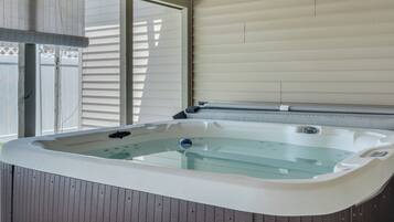 Indoor spa tub
