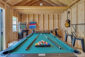 Games room - Cozy Beach house in Cape May, Jacuzzi, Game Room, Family and Pet Friendly  (Lower Township)