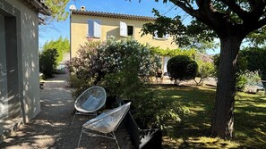 Terrace/patio - Beautiful villa in Provence with its outbuilding for 8 people, private swimming pool (Aubignan)
