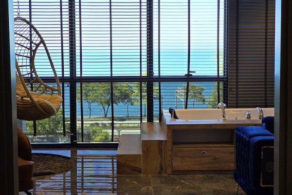 Premium bedding, in-room safe, individually decorated, desk