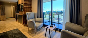 Ayatoure Hotel 