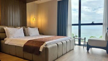 Habitación doble Confort | Ropa de cama de alta calidad y caja de seguridad en la habitación