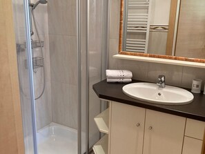 Apartment | Badezimmer | Handtücher