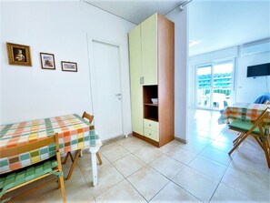 Apartment | Dining
