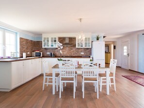 Apartment | Private kitchen | Oven, electric kettle, toaster - Lovely Apartment in Arona (Arona)