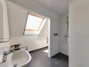 House | Bathroom - Cottage on Sheep Farm With Gelateria (Merksplas)