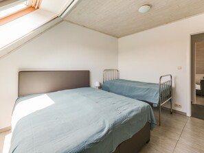 House | 3 bedrooms, bed sheets - Cottage on Sheep Farm With Gelateria (Merksplas)