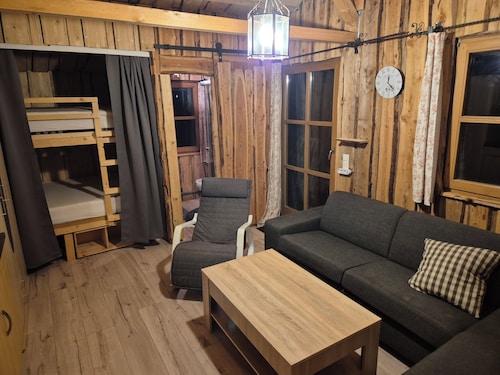 Gemütliches und liebevoll gestaltetes Holzhaus mit großem Grundstück 