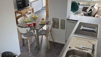 Apartment | Eigene Küche | Ofen, Wasserkocher, Toaster