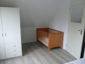 Departamento | 3 habitaciones y tabla de planchar con plancha 