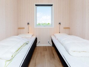 House | 9 bedrooms, individually furnished - 5 Star Holiday Home in Lokken (Lokken)