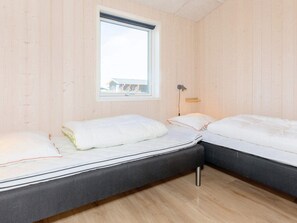 House | 9 bedrooms, individually furnished - 5 Star Holiday Home in Lokken (Lokken)