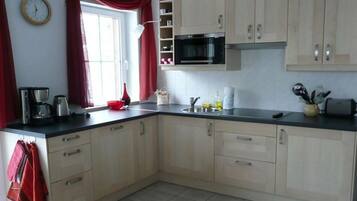 Apartment | Private kitchen | Electric kettle, toaster