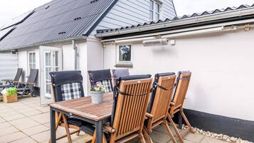 House | Outdoor dining