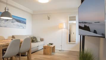 Apartment | Dining