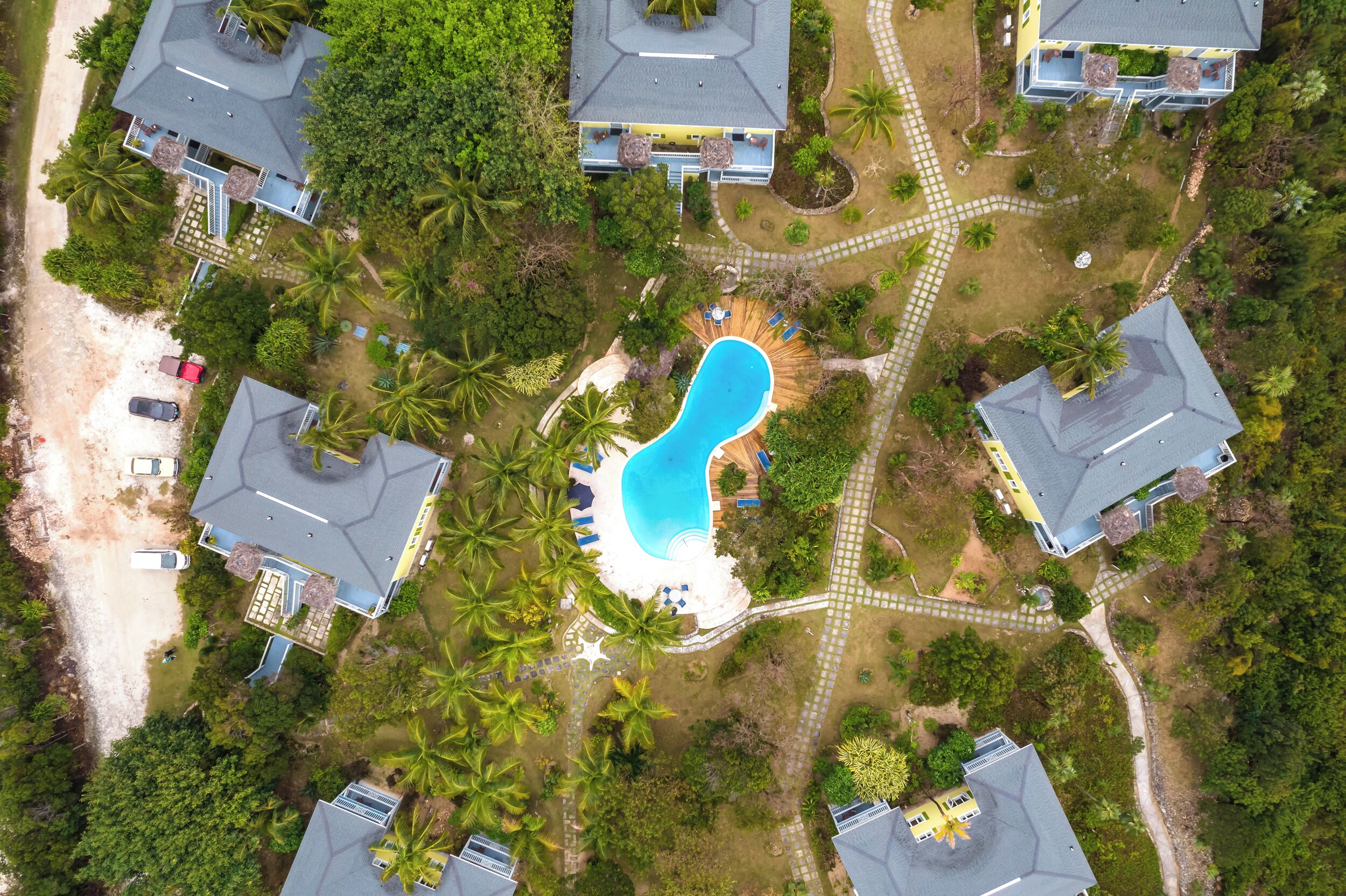 Außenpool, Sonnenschirme, Liegestühle