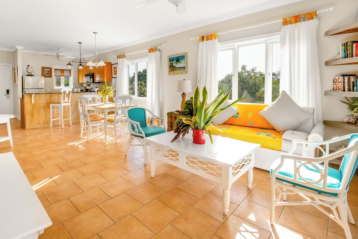 Condo luxo, 2 quartos, vista para o jardim | 1 quarto, cofres nos quartos, ferros/tábuas de passar roupa