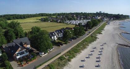 2 Rena Modern Retreat