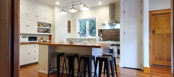 Charming 1920's character filled Bungalow! Modern twist..
Minutes to town