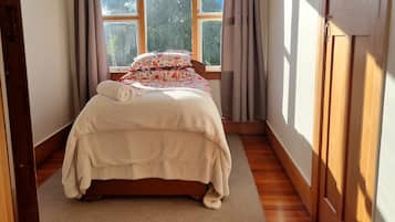 4 Schlafzimmer, Schreibtisch, Bügeleisen/Bügelbrett, WLAN