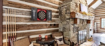 Beautiful 100 Yr Old Log Cabin totally renovated, Guest House and Boathouse!