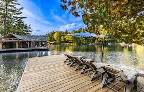 Beautiful 100 Yr Old Log Cabin totally renovated, Guest House and Boathouse!