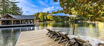 Beautiful 100 Yr Old Log Cabin totally renovated, Guest House and Boathouse!