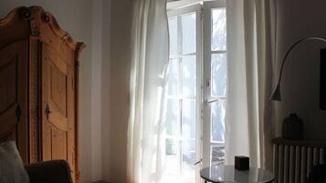 House | 1 bedroom, individually furnished, iron/ironing board