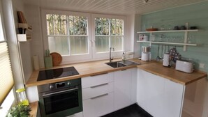 Apartment | Private kitchen | Oven, electric kettle, toaster - Holiday Home "schwedenhaus Bad Tabarz" (Tabarz)