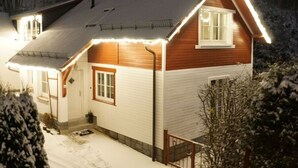 A two-story house with a sloped roof, white exterior walls, and wooden trim. - Holiday Home "schwedenhaus Bad Tabarz" (Tabarz)