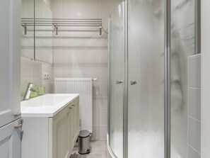 Apartment | Bathroom