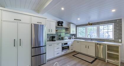 7 bed, 5 bath spectacular cottage on Lake Joseph!