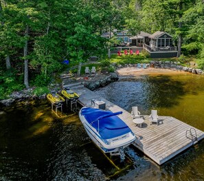 Marina - Beautiful 6 bed, 3 bath on Lake Muskoka, All Season! Sun all Day! Sand Beach! (Gravenhurst)