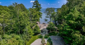 Exterior - Beautiful 6 bed, 3 bath on Lake Muskoka, All Season! Sun all Day! Sand Beach! (Gravenhurst)