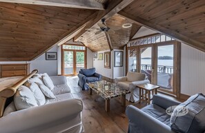 TV - 5 bdrm + 1 open in BH, 5 bath cottage! Lake Muskoka, Sunsets! Privacy! Sauna! (Bracebridge)