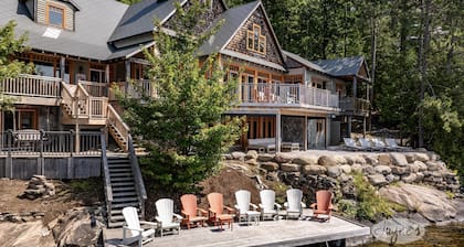 5 bdrm + 1 open in BH, 5 bath cottage! Lake Muskoka, Sunsets! Privacy! Sauna!