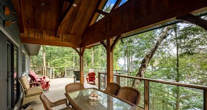 Welcoming 4+ bed 3 bath cottage on South Lake Rosseau! Boathouse! Sunsets!