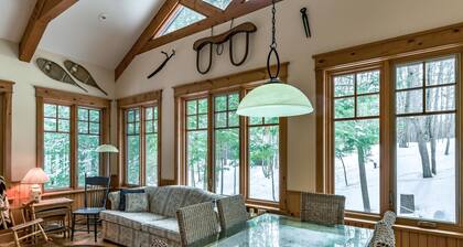 Welcoming, 4+ bed 3 bath cottage on South Lake Rosseau! Boathouse! Sunsets!