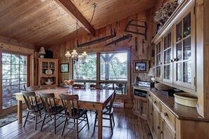 Dining - Welcoming 4+ bed 3 bath cottage on South Lake Rosseau! Boathouse! Sunsets! (Port Carling)