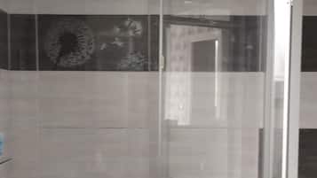 Douche, sĂšche-cheveux