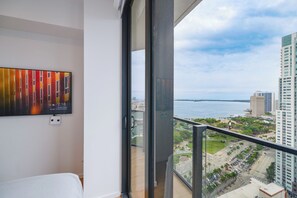 Luksus-lejlighed - balkon - byudsigt | 1 soveværelse, premium-sengetøj, strygejern/strygebræt, gratis Wi-Fi
