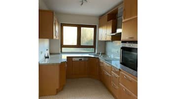 House | Private kitchen | Oven, electric kettle, toaster