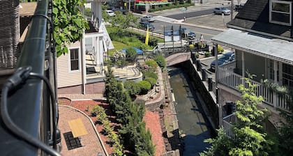 Ideal Location 1block to Main St. Restaurants , Bars,Hudson River, Bus/ Train